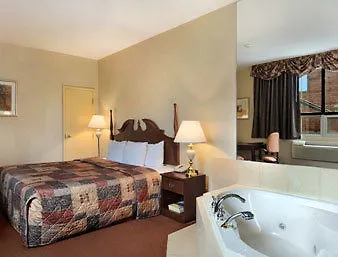 Howard Johnson By Wyndham Toronto Downtown West Canada